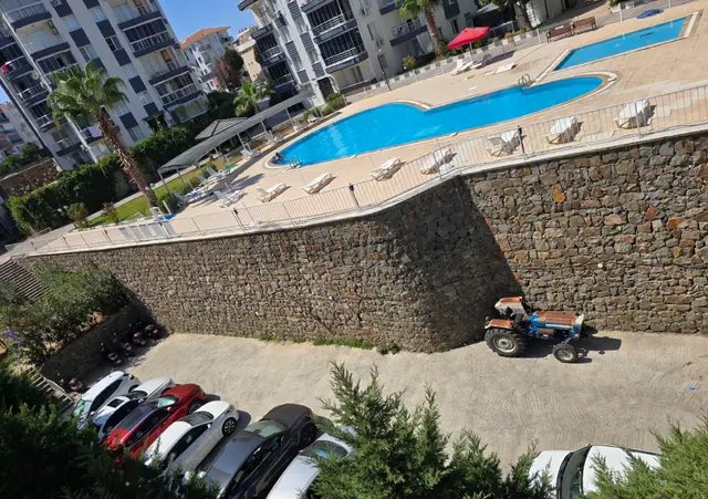 Kuşadası Merkezde Ahmet Cengiz 3 Sitesinde 3+1 135m2 Arakat Doğalgazlı Kapalı Mutfaklı Daire 3