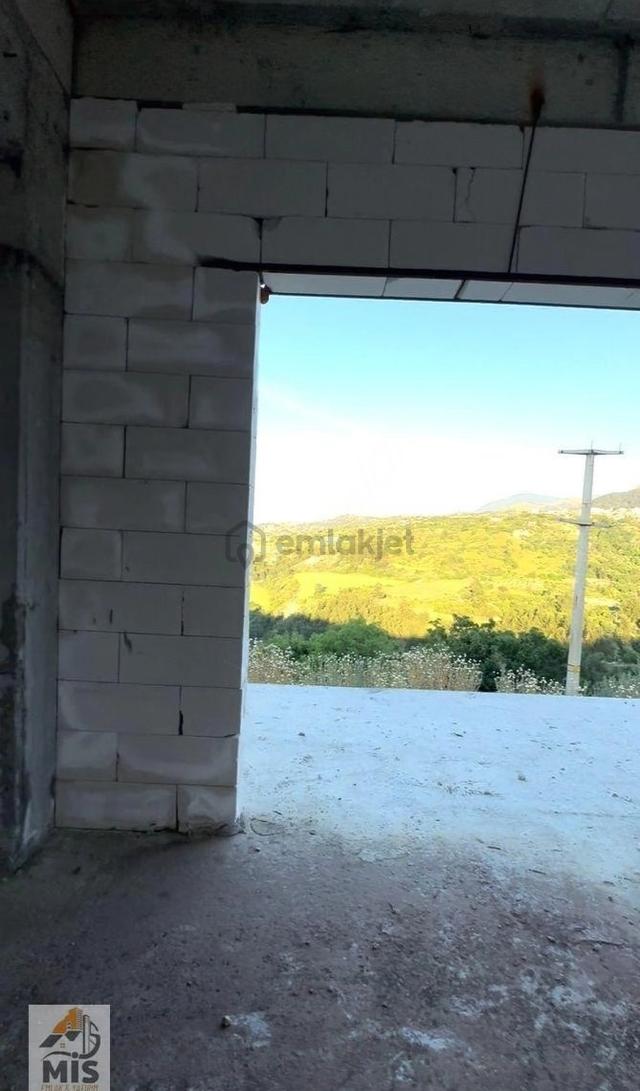 Eşsiz Manzaralı 2.470 M2 Arsa İçerisinde Natamam Tripleks 4