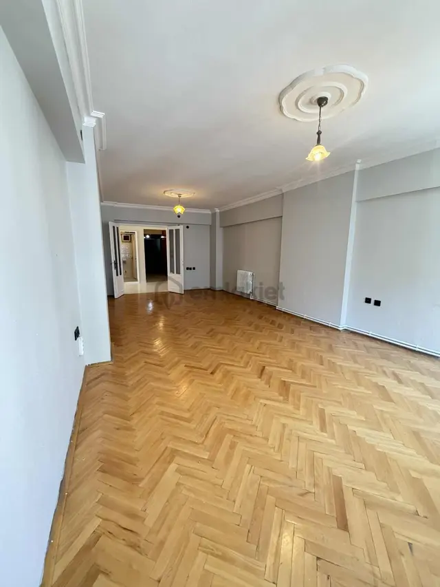 Er-tu Gayrimenkulden Çark Caddesinde 155 M² Kiralık Daire 2