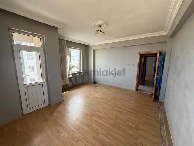 Net Emlaktan Anayol Üstü Üniversite Karşısı Arakat Kiralık Daire 2