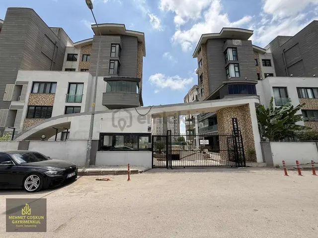 Gürselpaşada 5.katlı Havuzlu Güvenlikli Sitede Satılık 4+1 Daire