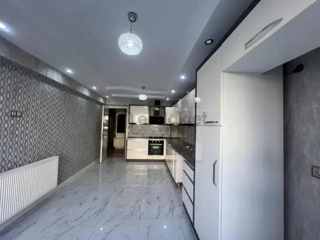 Şehzade'den Adalet'te Geniş Ve Kullanışlı 3+1 Kiralık Daire 2