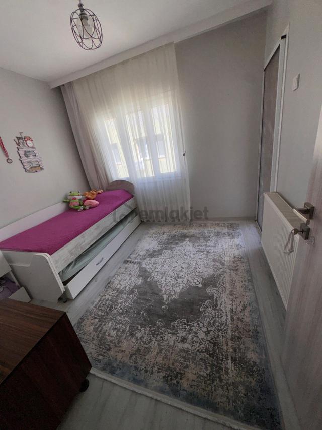 Acil Satılık Turgutlu İstiklal Mahallesinde 95 M2 2+1 Doğalgazlı 3.kat Ara Kat Bakımlı Daire 4