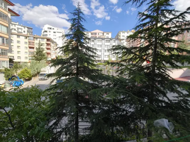 Emaks'tan/gökkuşağında/1.kat Konumunda Yüksek/ferah/3+1 2