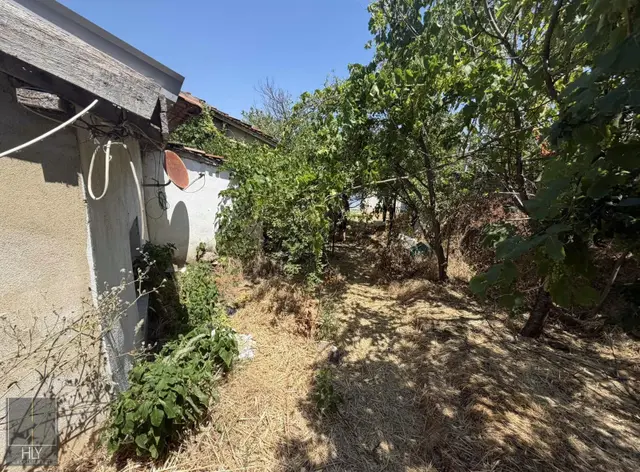Soğanbükü Mah.de 830m2 Arsa İçinde 2 Adet Ev Ve Ahır Satılık 4