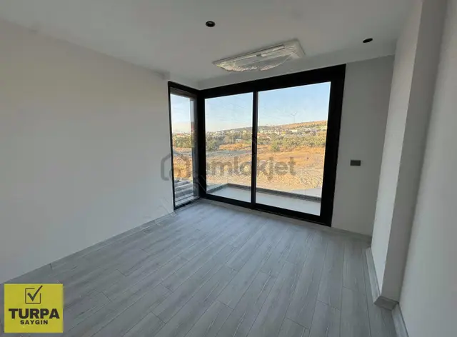 Çeşme Reisdere Müstakil Havuzlu 5+1 Triplex Villa 3