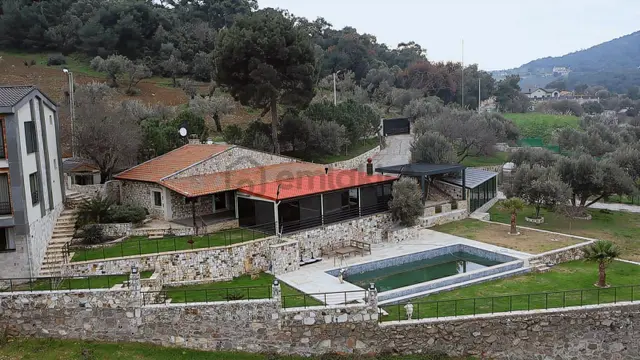 Foçada Eşi Yok Deniz Manzaralı Ve Doğalgazlı Satılık Çiftlik 3