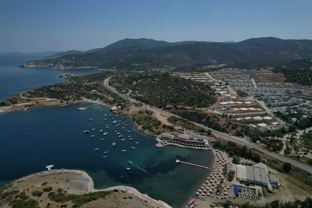 Soytaş Sitesinde Bahçeli Ve Özel Plaja Sahip Satılık Yazlık 2