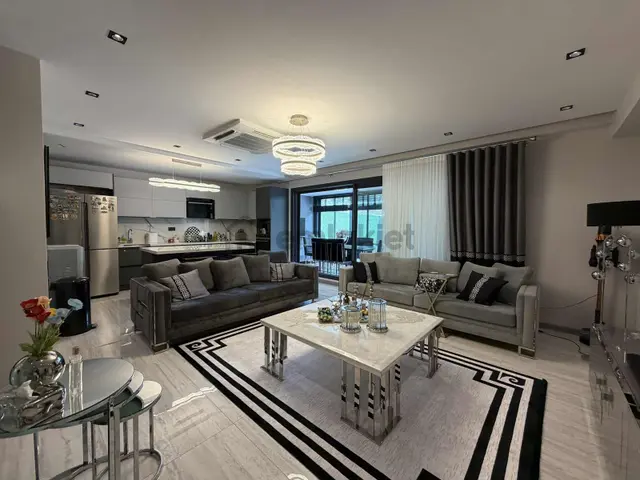 Emiralem'de Havuzlu Teraslı Tripleks 5+2 Lüks Villa 2