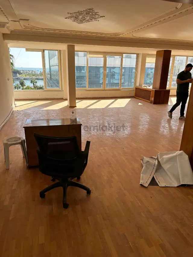 Aydın'dan Şehir Merkezinde 450m2 Deniz Manzaralı Kiralık Ofis 4