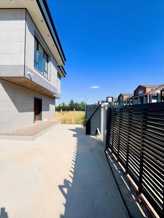 Gölbaşında Mükemmel Konumda Satılık Luxurıous Villa 4