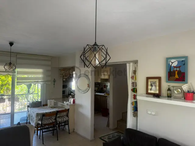 Karaburun İskele De Geniş Bahçeli Müstakil Villa Satılık 3