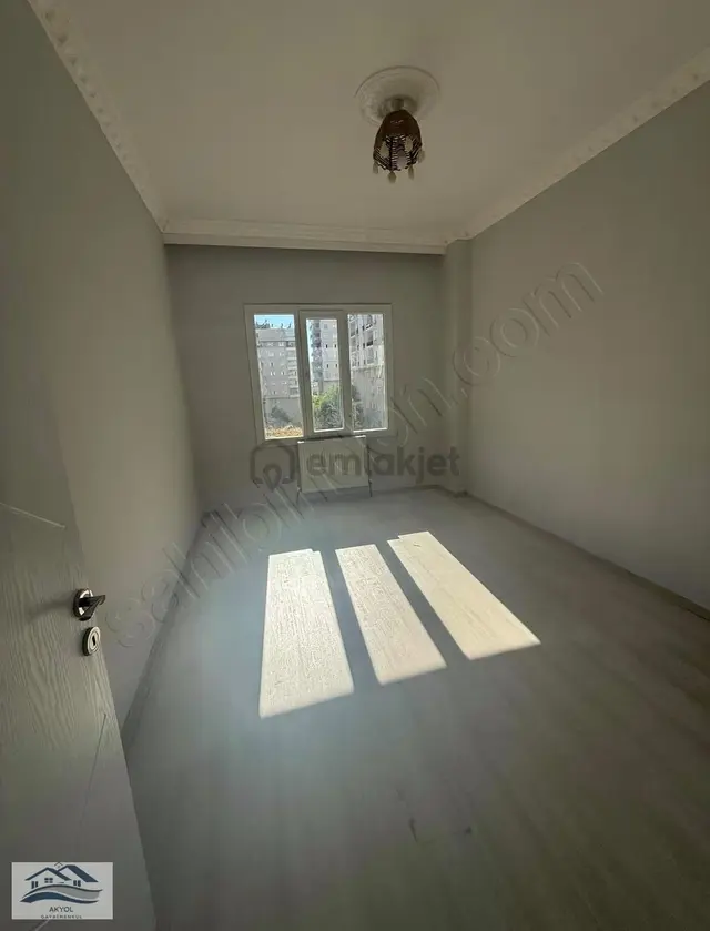 Akyol Emlaktan Eski Emniyet Yakını Kiralık 2+1 Daire 3