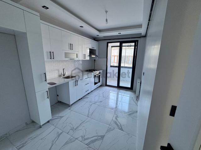 Bayrampaşa Murat Mahallesi’nde Cadde Üzerinde 160 M² 5+2 Geniş Dubleks Daire! 5