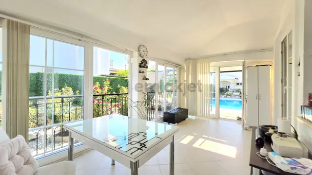 Seydikemer Villalar Bölgesinde 3+2 200m2 Bahçeli Havuzlu Villa 3