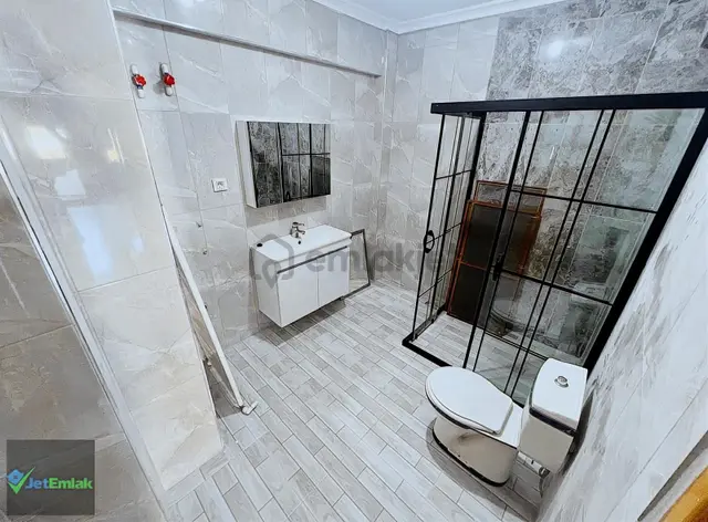 Jet Emlaktan Altınkum'da Şık Tasarımlı Geniş 3+1 Kiralık Daire 3