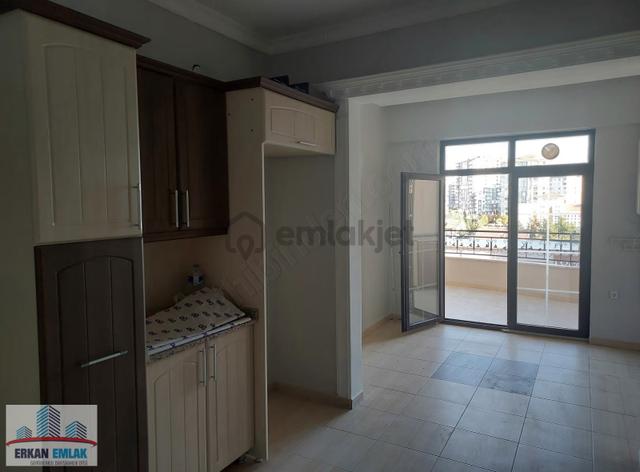 Erkan Emlaktan Fahri Kayahan Bulvarında Kiralık Full 4+1 Daire 2