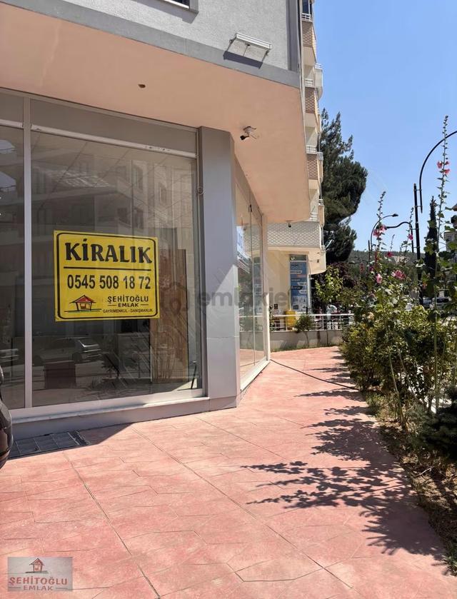 Kumluk Mahallesi 300 M² Dev Kiralık Dükkân! 3
