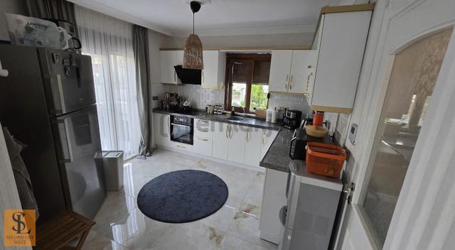 Ayvalık Sahilkent'te Havuzlu Site İçi Satılık 5+2 Müstakil Villa 2