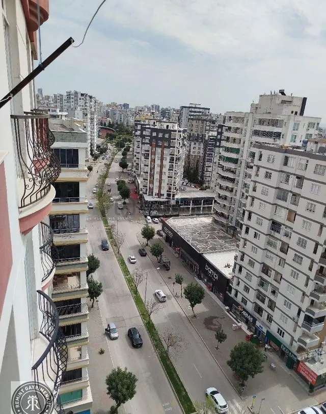 Yurt Mh Bulvar Üzerinde Hasarsız İskanlı Herkat Tek Daire Geniş Oturumlu 4+1 Kapali Mutfaklı 2