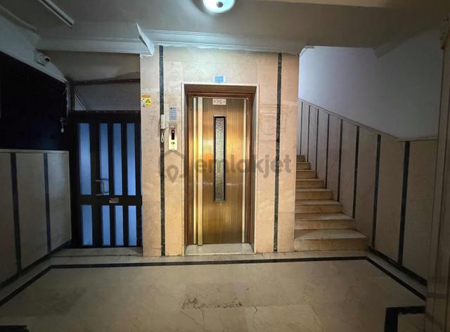 Burhanettın Onat Caddesi Üzerinde Katta 3+1 Ofis/daire 2