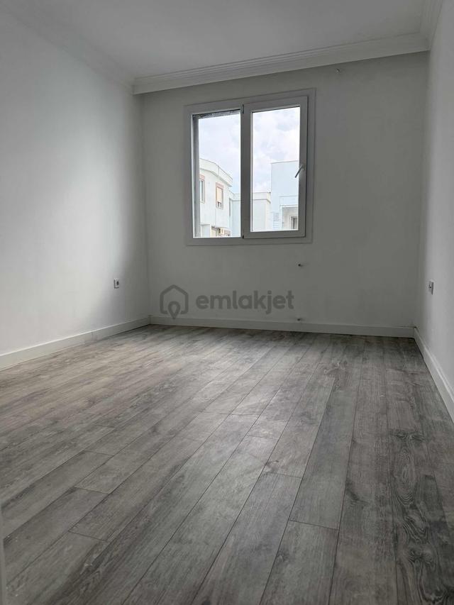 Site İçi Kapalı Otopark Asansör Yüzme Havuzlu Kiralık Daire 4