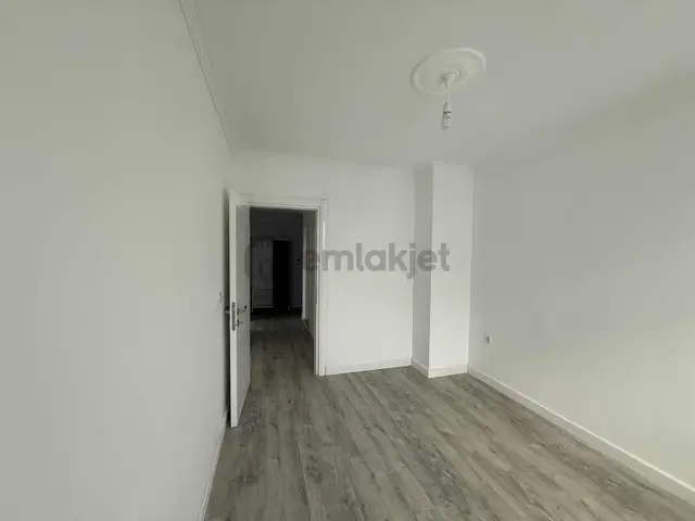 Site İçi Kapalı Otopark Asansör Yüzme Havuzlu Kiralık Daire 3