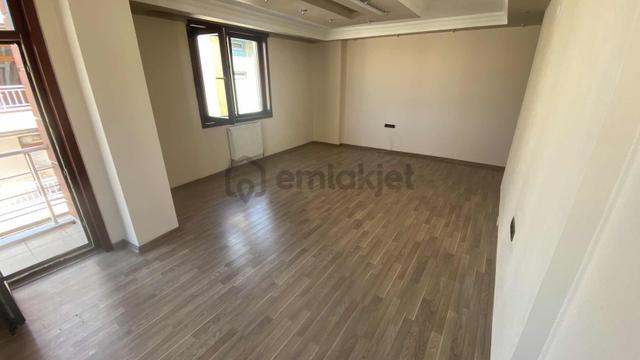 Afyon Özsu Emlak'tan Mecidiye'de Kiralık Geniş 2+1 Daire 5