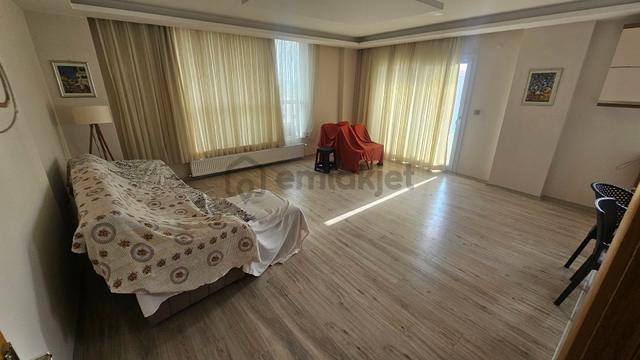 Kuşadası Ege Mahallesinda Havuzlu Sitede Ara Kat 3+1 Daire 5