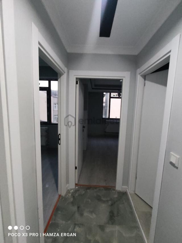 Arnavutköy Merkezde Sitede Satılık 2+1 Ara Kat Daire 5