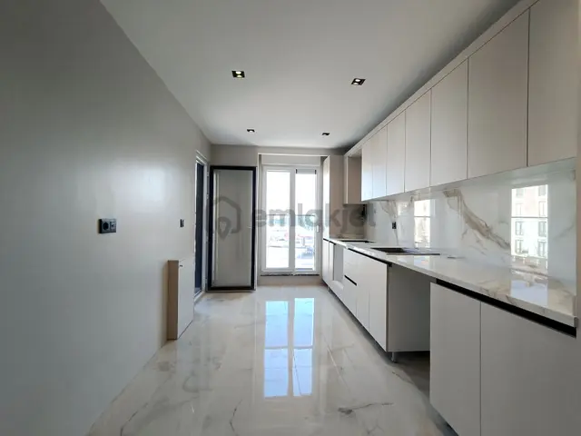 Mutlukent'te Modern Tasarımlı Cadde Üstü 3+1 Arakat Daire 2