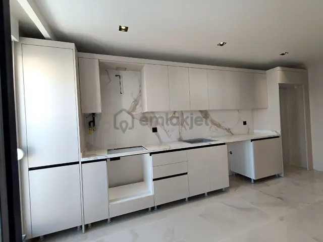 Mutlukent'te Modern Tasarımlı Cadde Üstü 3+1 Arakat Daire