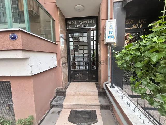 Karşıyaka, Şemikler, Cadde Yakını 2+1, Arakat 3