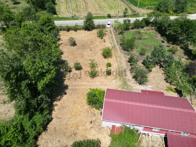 Sakarya Kaynarca'da Asfalt Yola Cepheli 711 M2 Üstünde Yapı Var 4