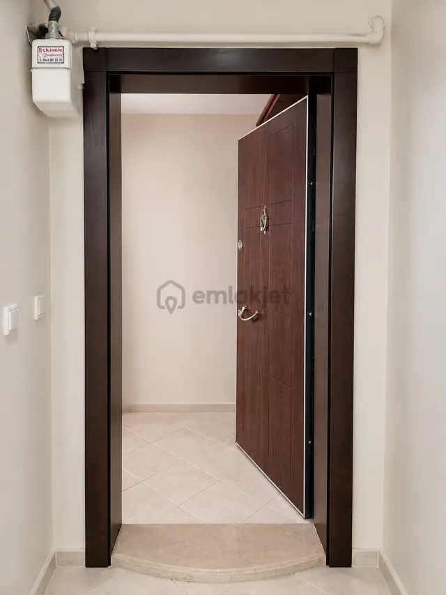 Gaziemir'de 3+1 Site İçinde Satılık Daire 2