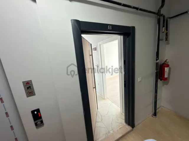 Özgürlük Mahallesi Cadde Üstü Sıfır İskanlı Özel Mobilyalı 2+1 3
