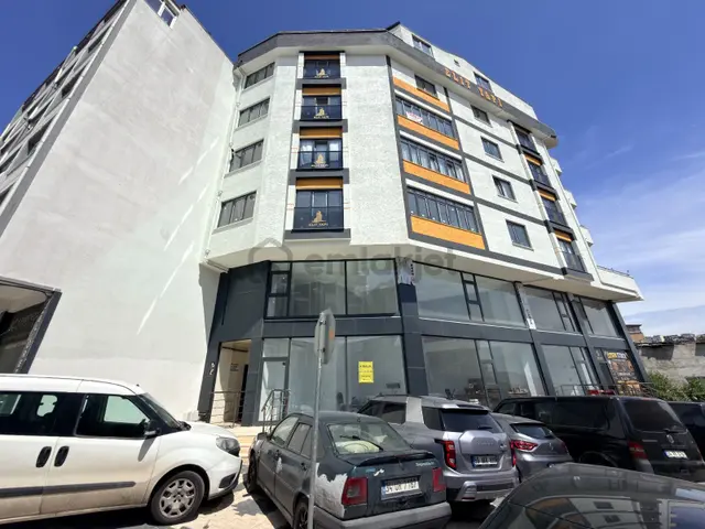 Özgürlük Mahallesi Cadde Üstü Sıfır İskanlı Özel Mobilyalı 2+1 2