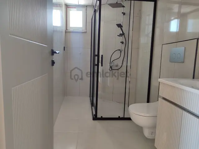 Asel'den Meydan(dablak)lüks 1+1 Köşe Konum Balkonlu Sıfır Daire 4