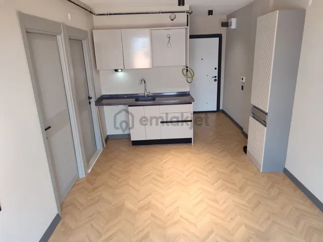 Asel'den Meydan(dablak)lüks 1+1 Köşe Konum Balkonlu Sıfır Daire 1