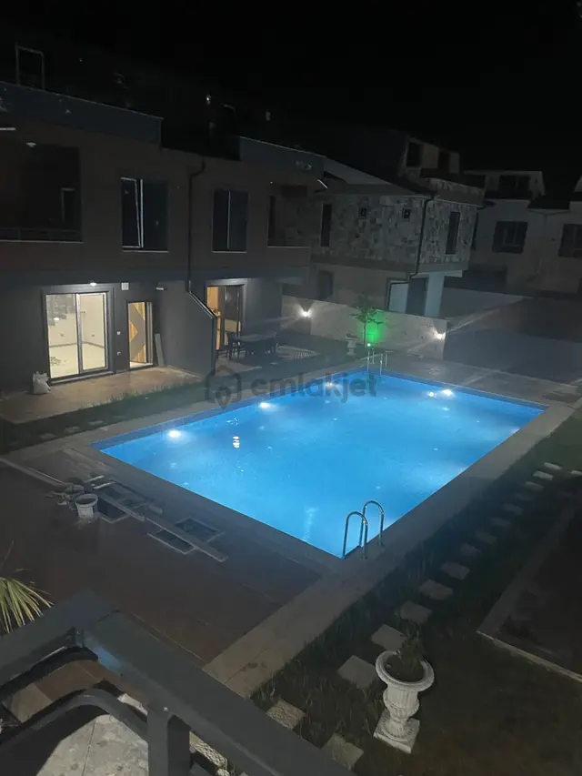 Karasu Kocaali'nde Havuzlu Lüks Sitede Satılık Villalar (orta) 1