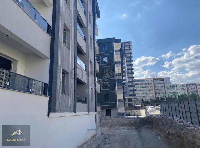 Salih Emlak'tan Hastane Karşısı Site İçi 1+1 Daire 4