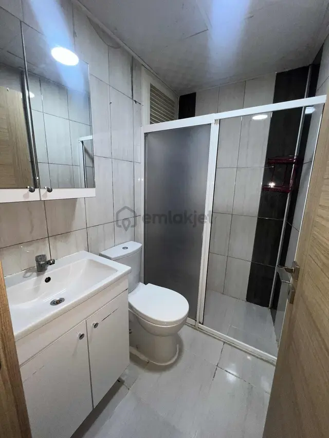 Davutlar 3+1 Kapalı Mutfaklı Asansörlü 140 M² Acil Satılık 2