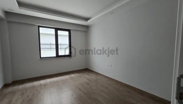 Hürriyet Mah Giriş Kat Giyinme Odalı 3+1 Kiralık Daire 4