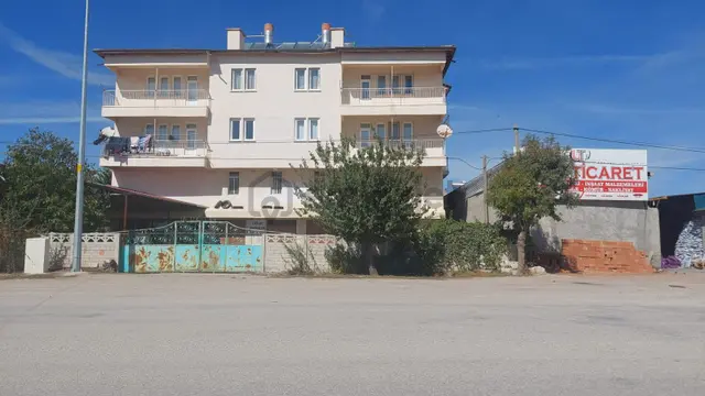 Afyonkarahisar Çobanlar Bucak'ta Cadde Üzeri Komple Satılık Bina 4