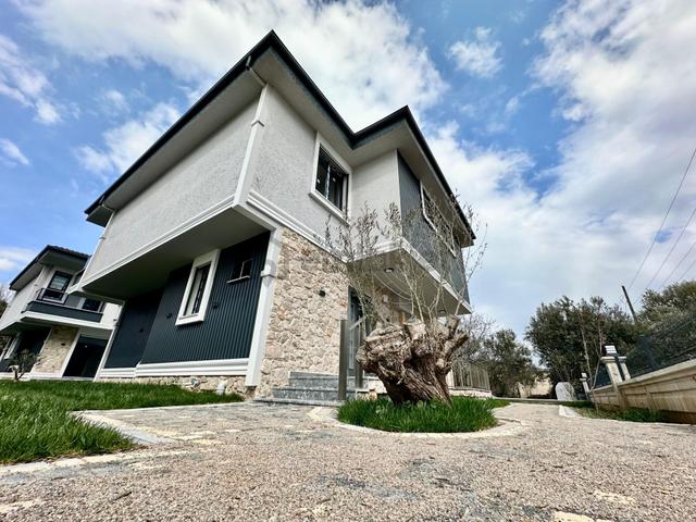 ꧁ay Emlaktan꧂küçükkuyu'da Denize Sadece 50 Mt Yüzme Havuzlu Satılık 3+1 Ultra Lüks Villa 5