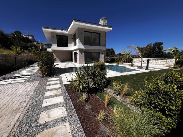 Çeşme Dalyanda Satılık Tek Müstakil 635m2 Arsa İçerisinde Villa 4