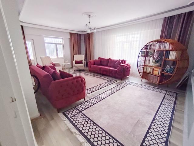 Taha Emlak Tan Ahmedi Hani Camii Civarında Satılık 3+1 Daire 5