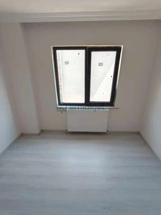 Bulut Yatırımdan 1+1 50 M² Denize Yakın Merkezi Konumda Ara Kat Yazlık Daire 3