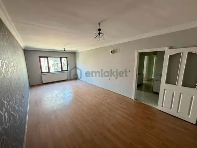 Avantajdan Yeşilbayırda Cadde Dibi Katta Geniş 2+1 Kilerli Daire 1