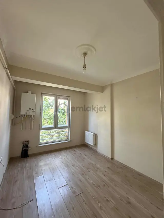 Akademi'den Depozitosuz Ara Kat Asansörlü Ön Cephe Kiralık 1+1